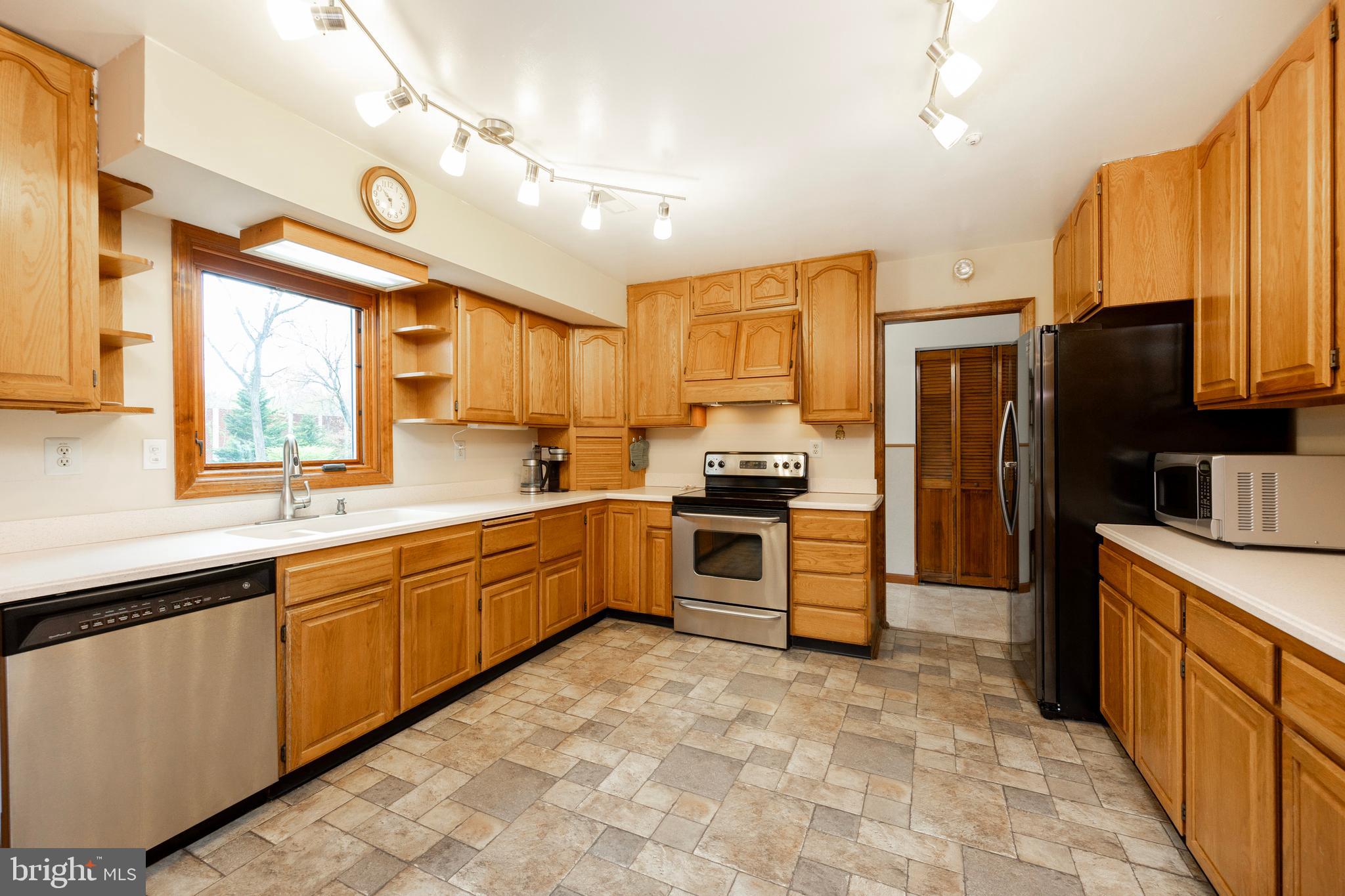 1012 Davis Rd