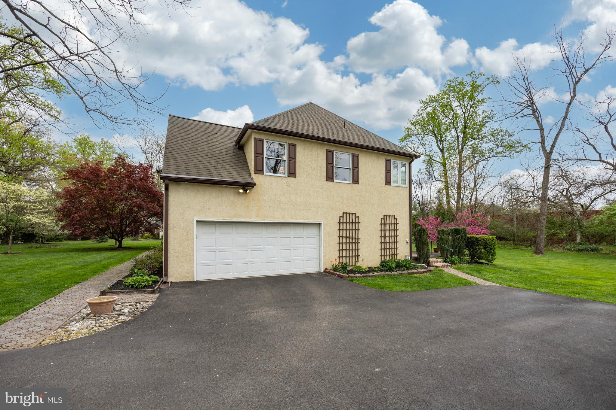 1012 Davis Rd