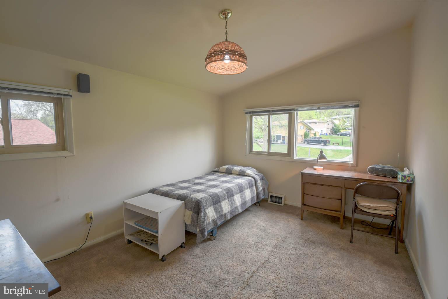 13 Camelot Dr