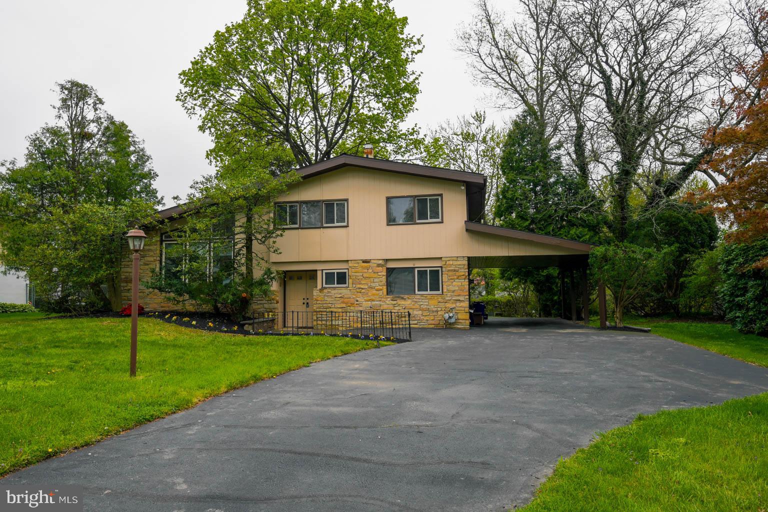 13 Camelot Dr