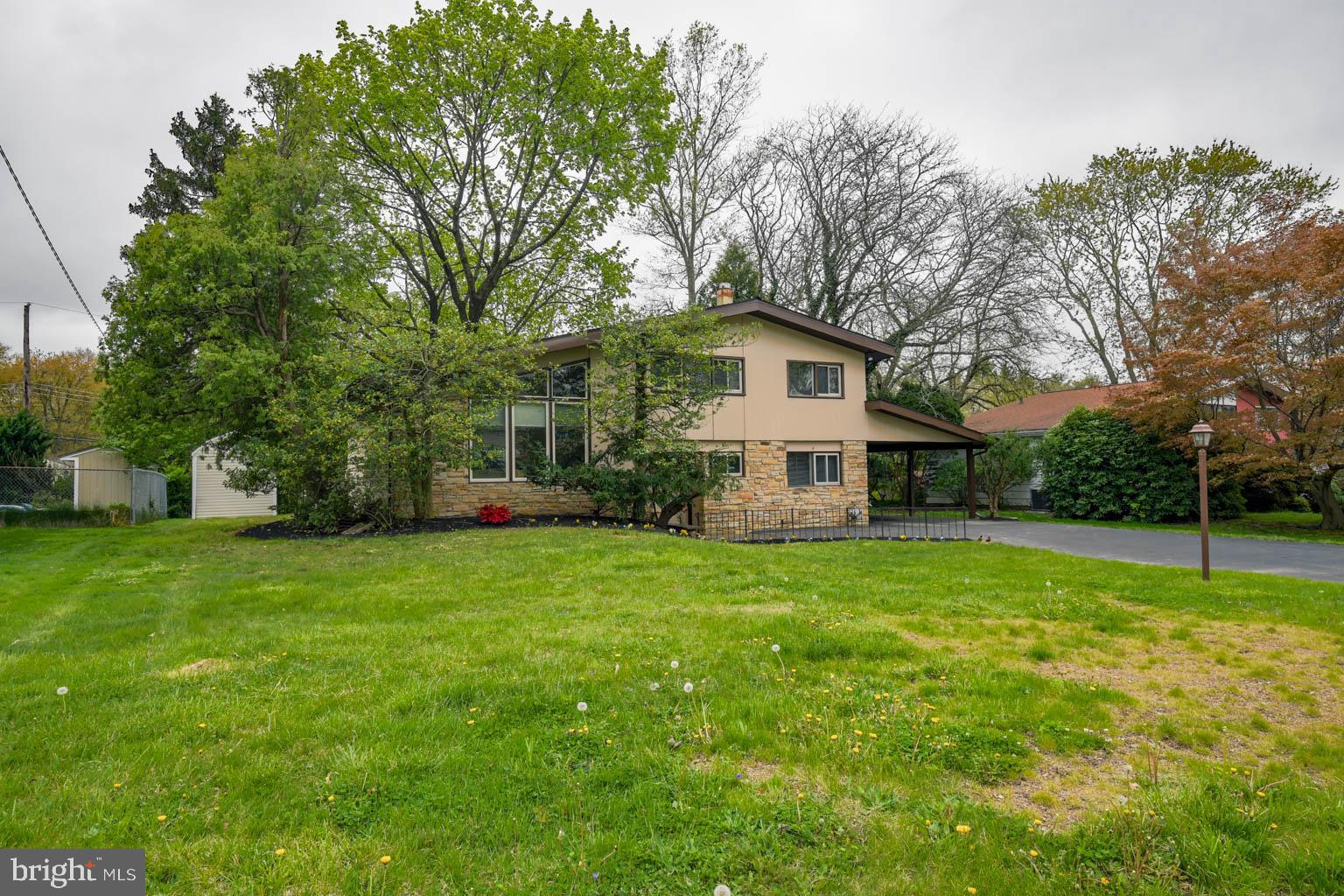 13 Camelot Dr