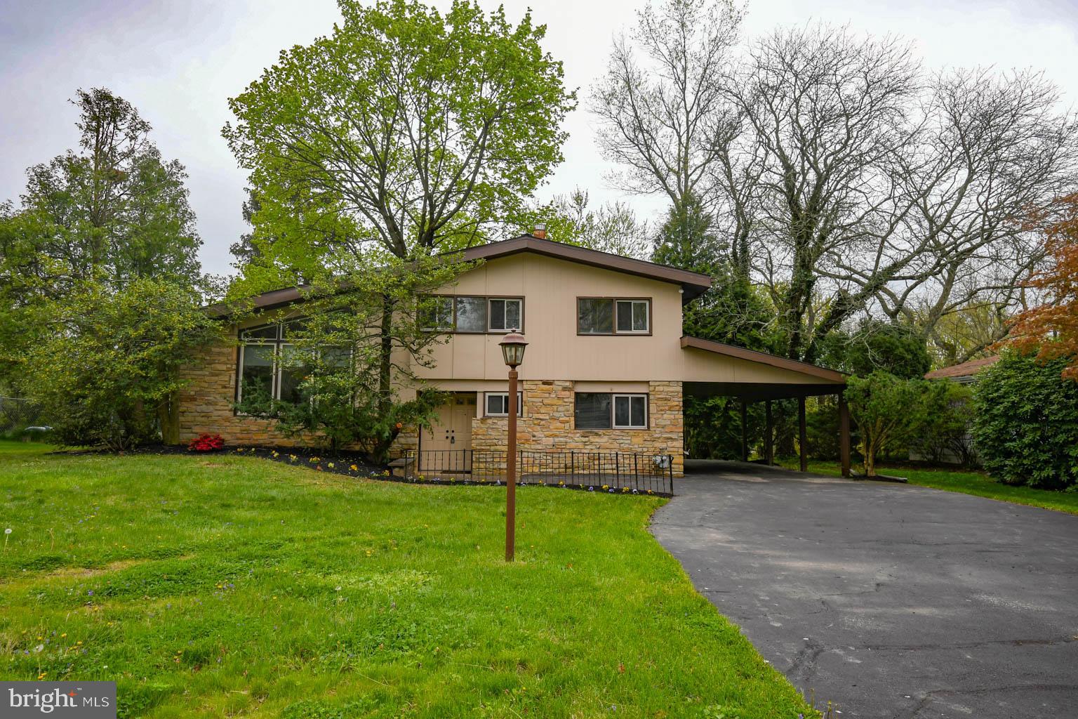 13 Camelot Dr