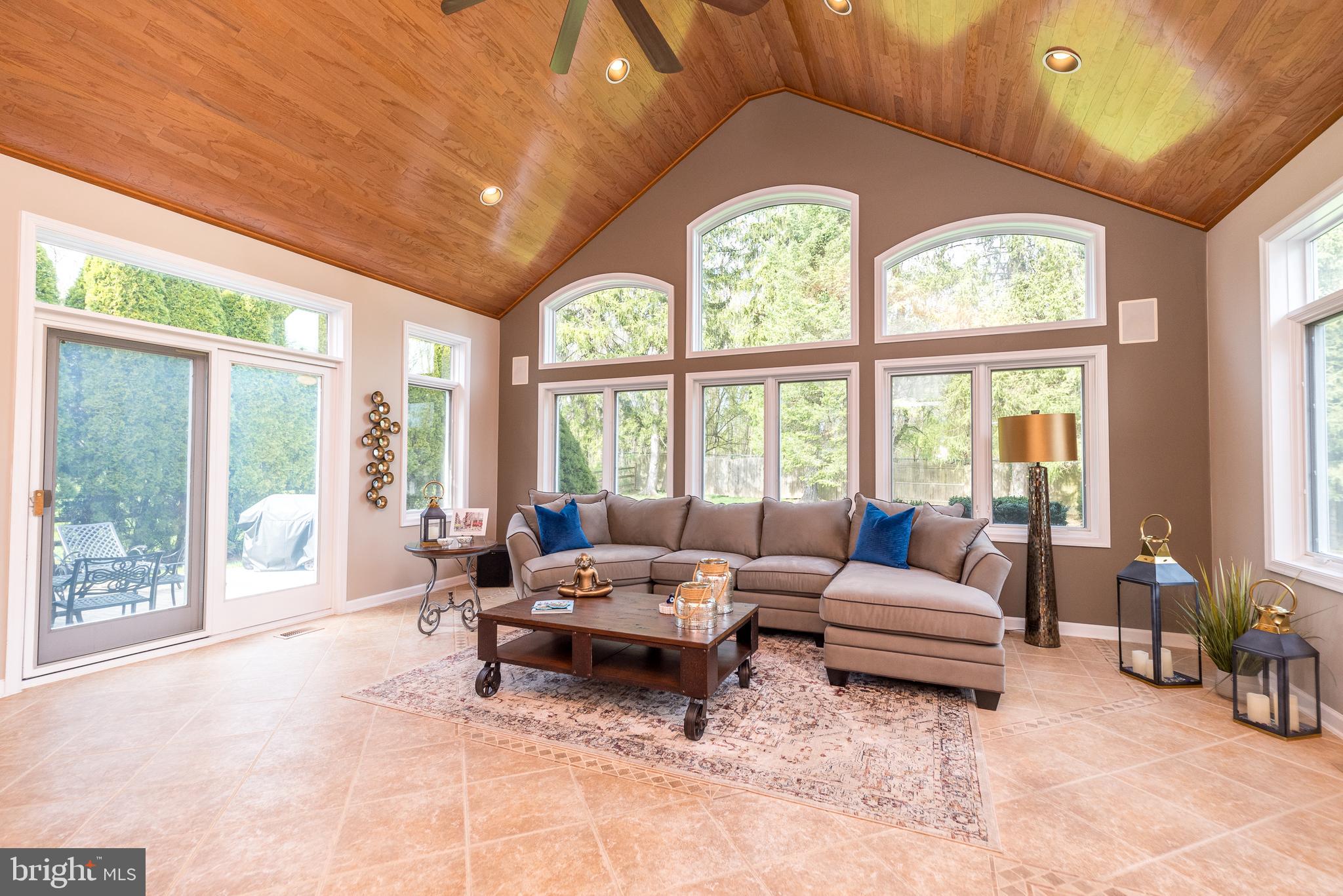 757 Castlewood Dr