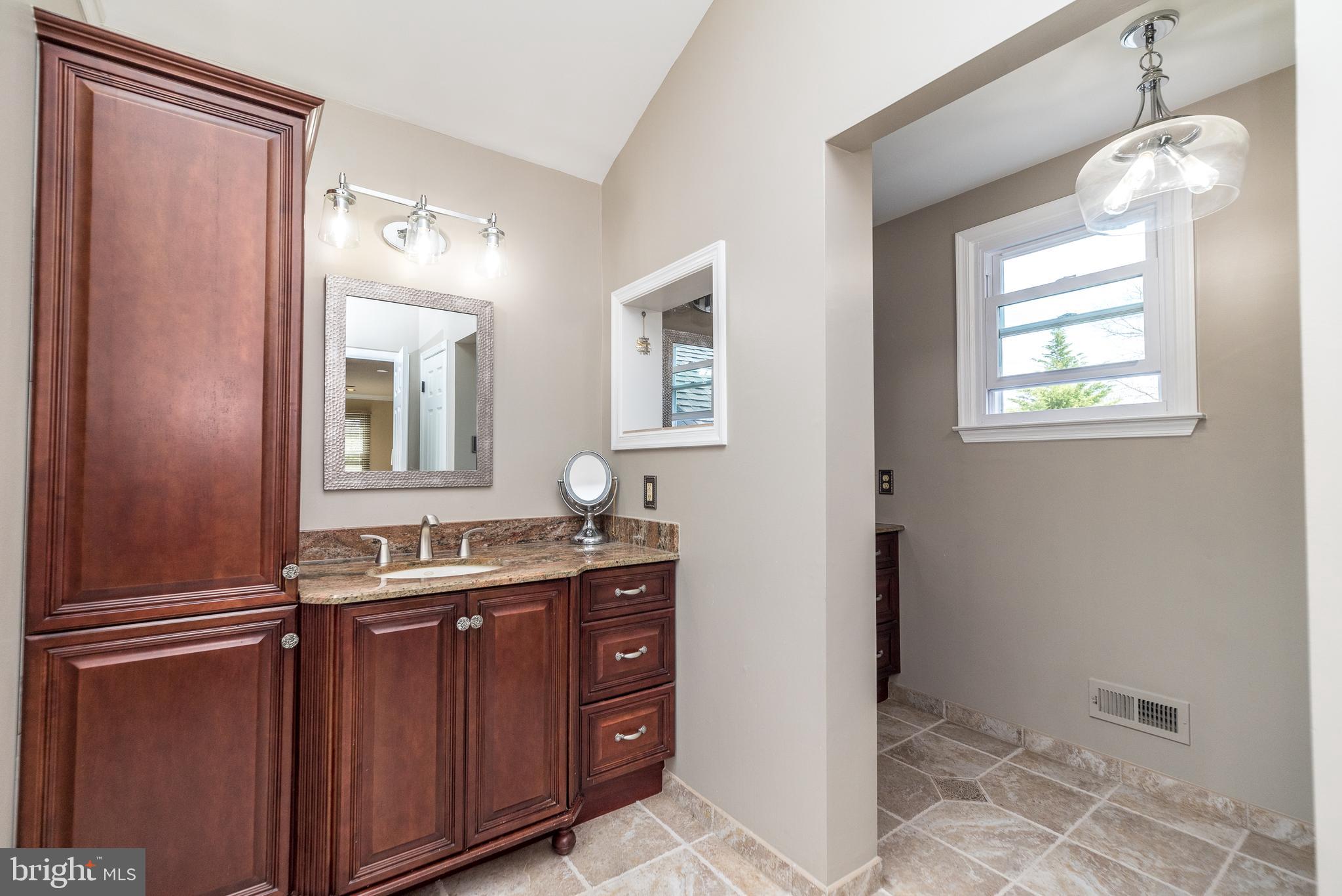 757 Castlewood Dr