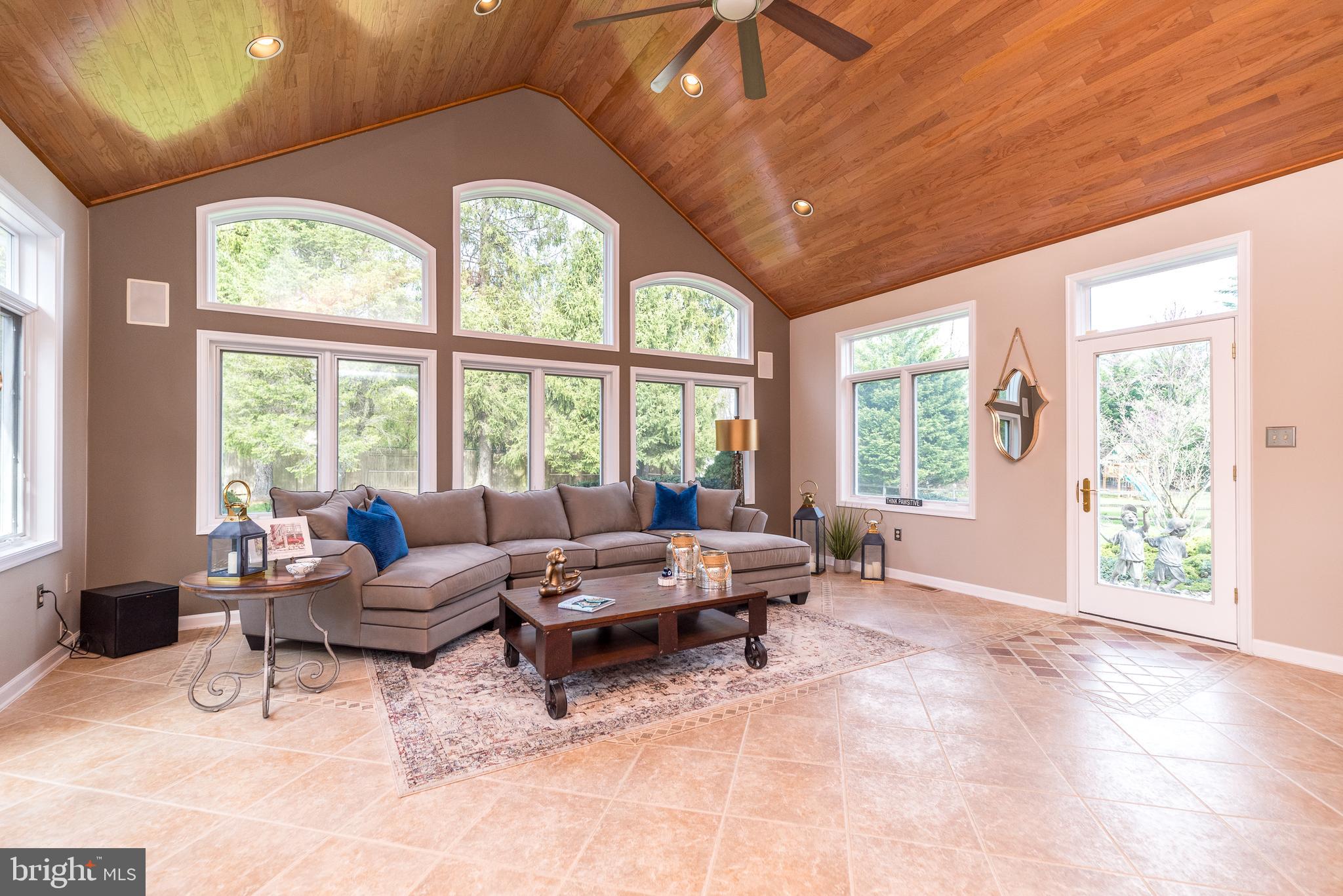 757 Castlewood Dr
