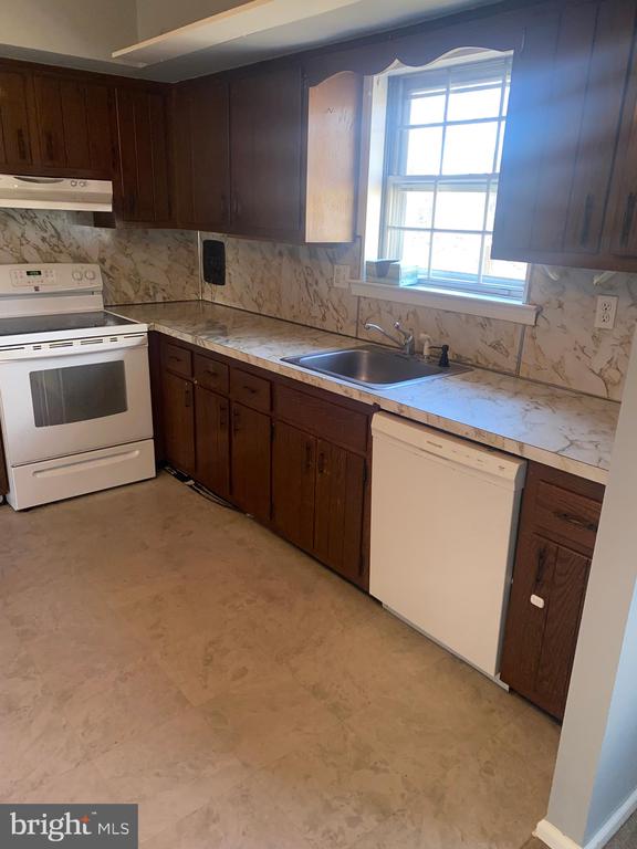 1216 CEDAR RD #2ND FLOOR