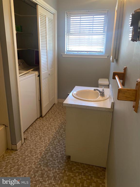 1216 CEDAR RD #2ND FLOOR