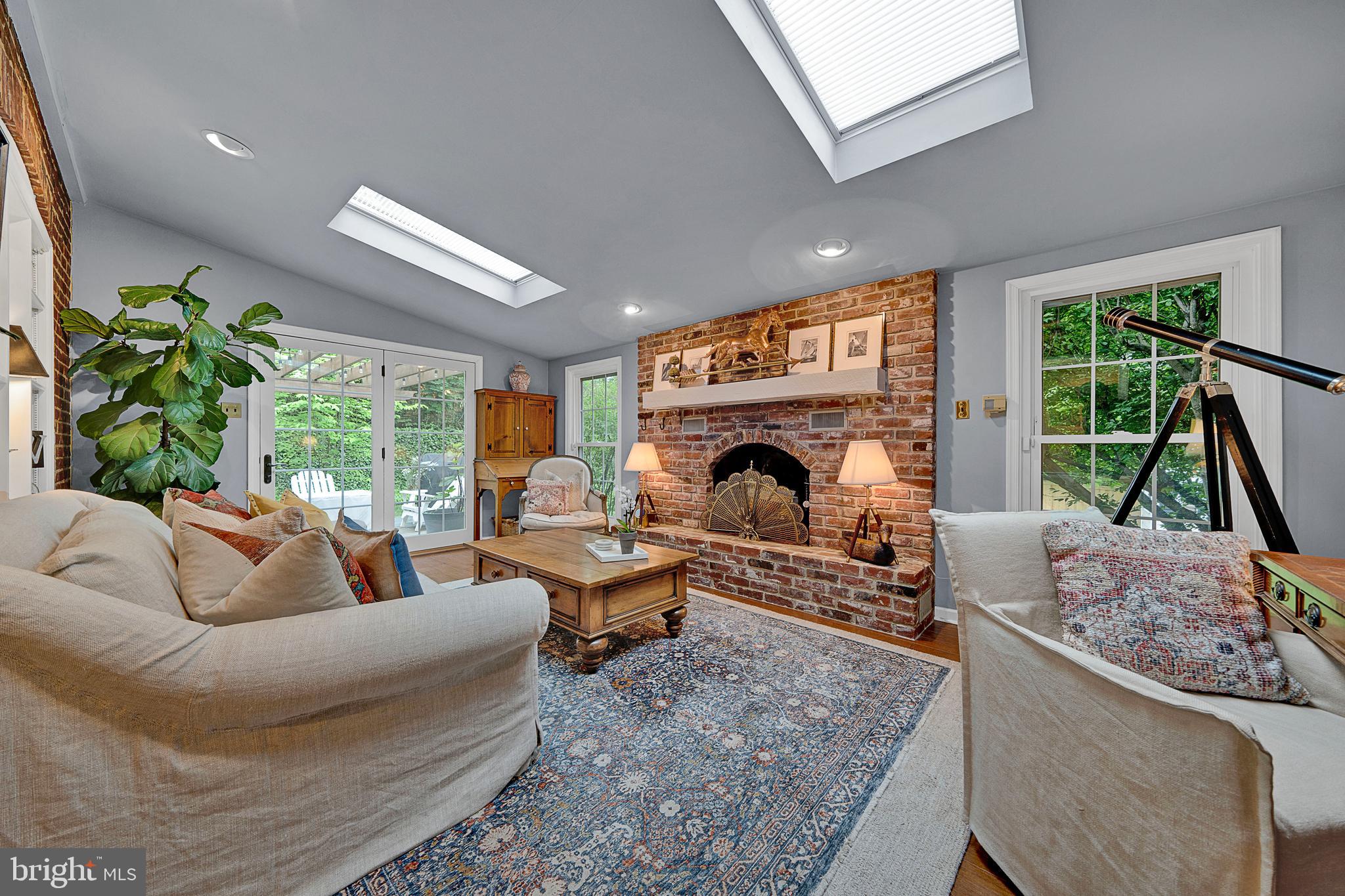 703 Glendalough Rd