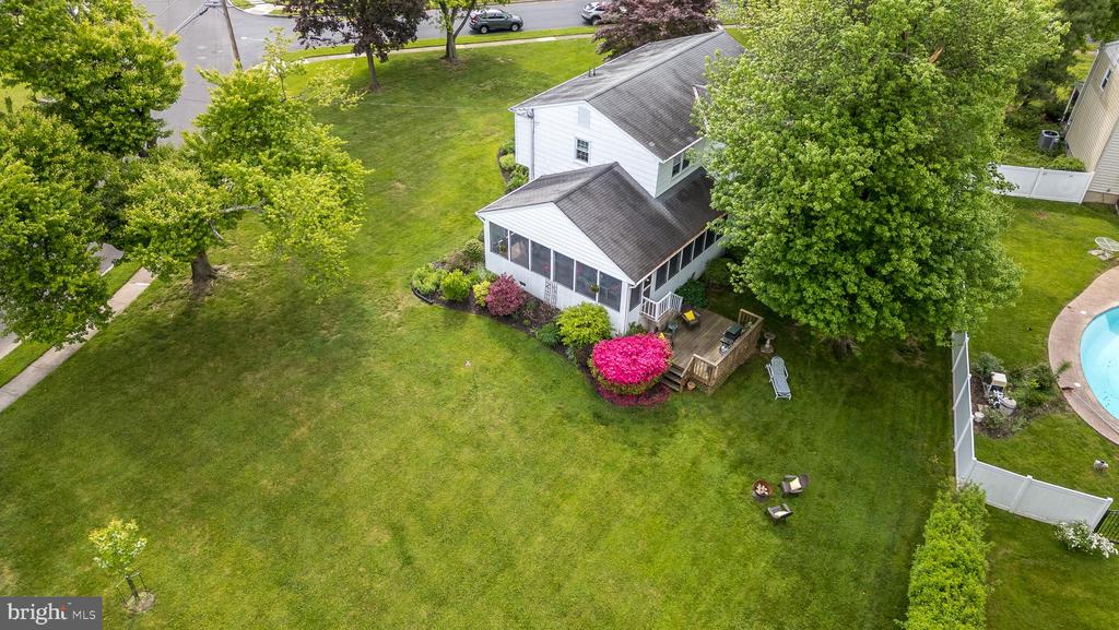 890 Bell Ln