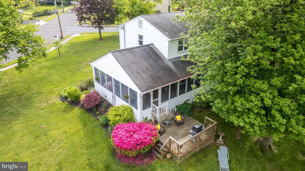 890 Bell Ln