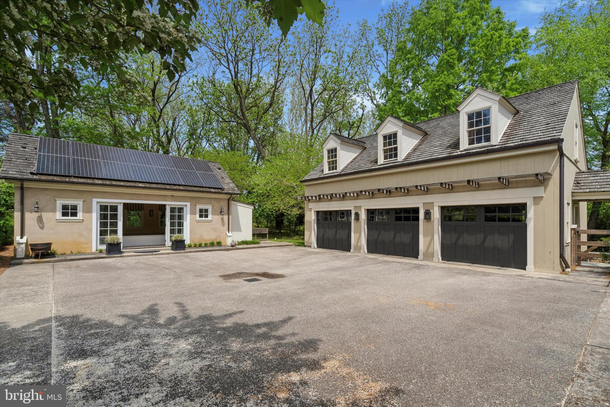 741 Hunt Ln