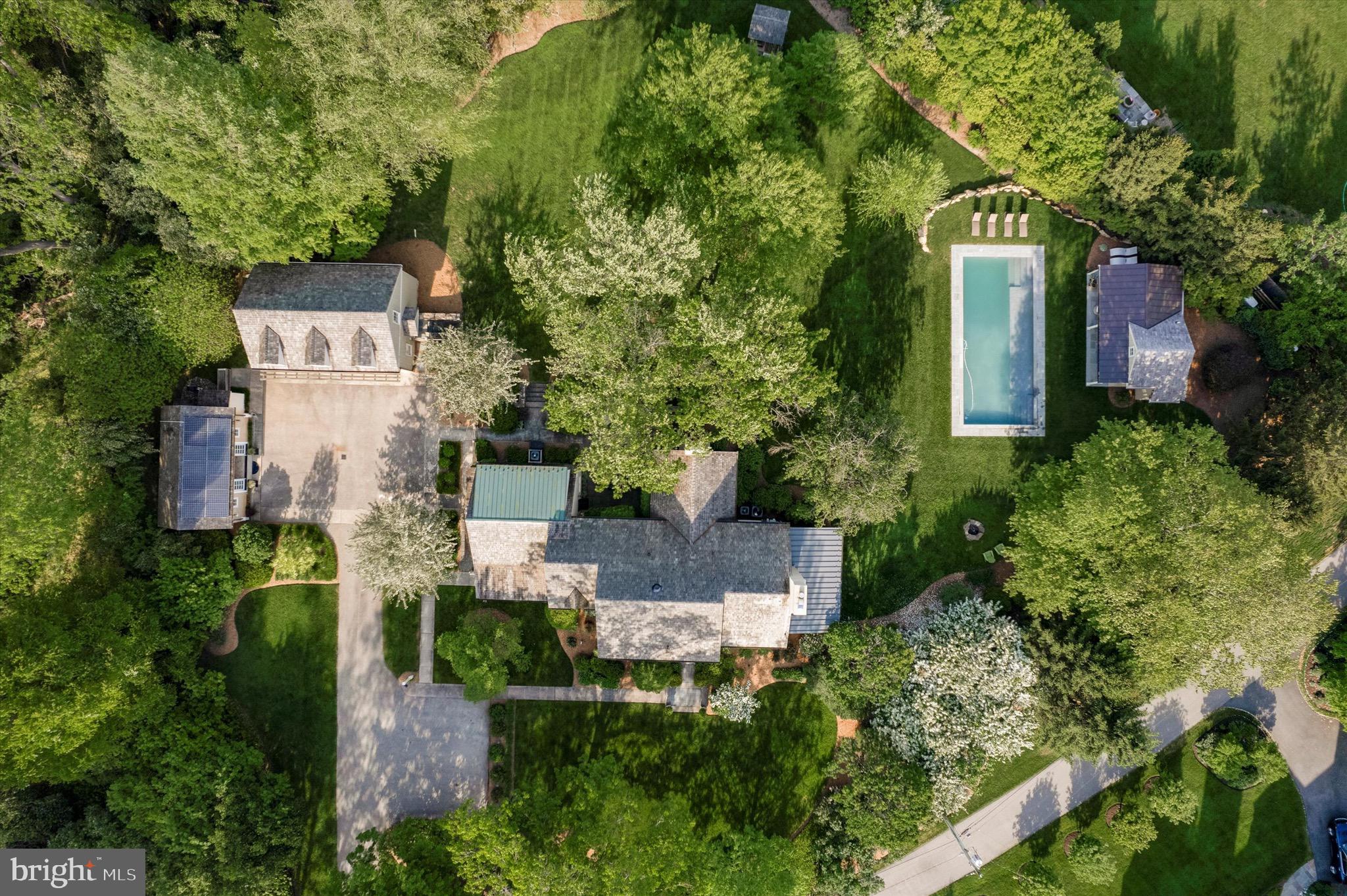 741 Hunt Ln