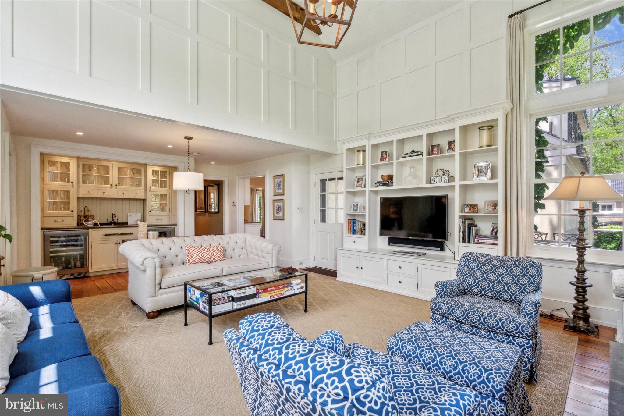 741 Hunt Ln