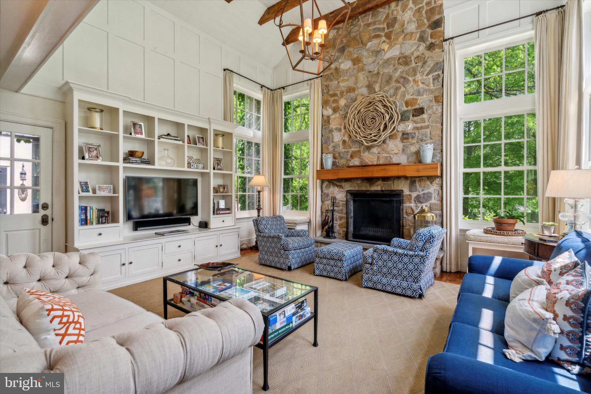 741 Hunt Ln
