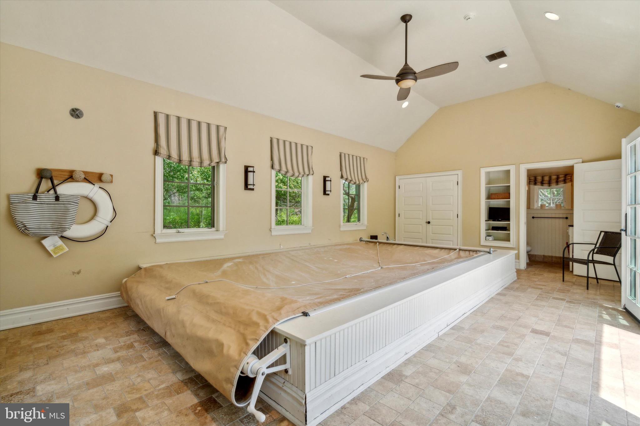 741 Hunt Ln