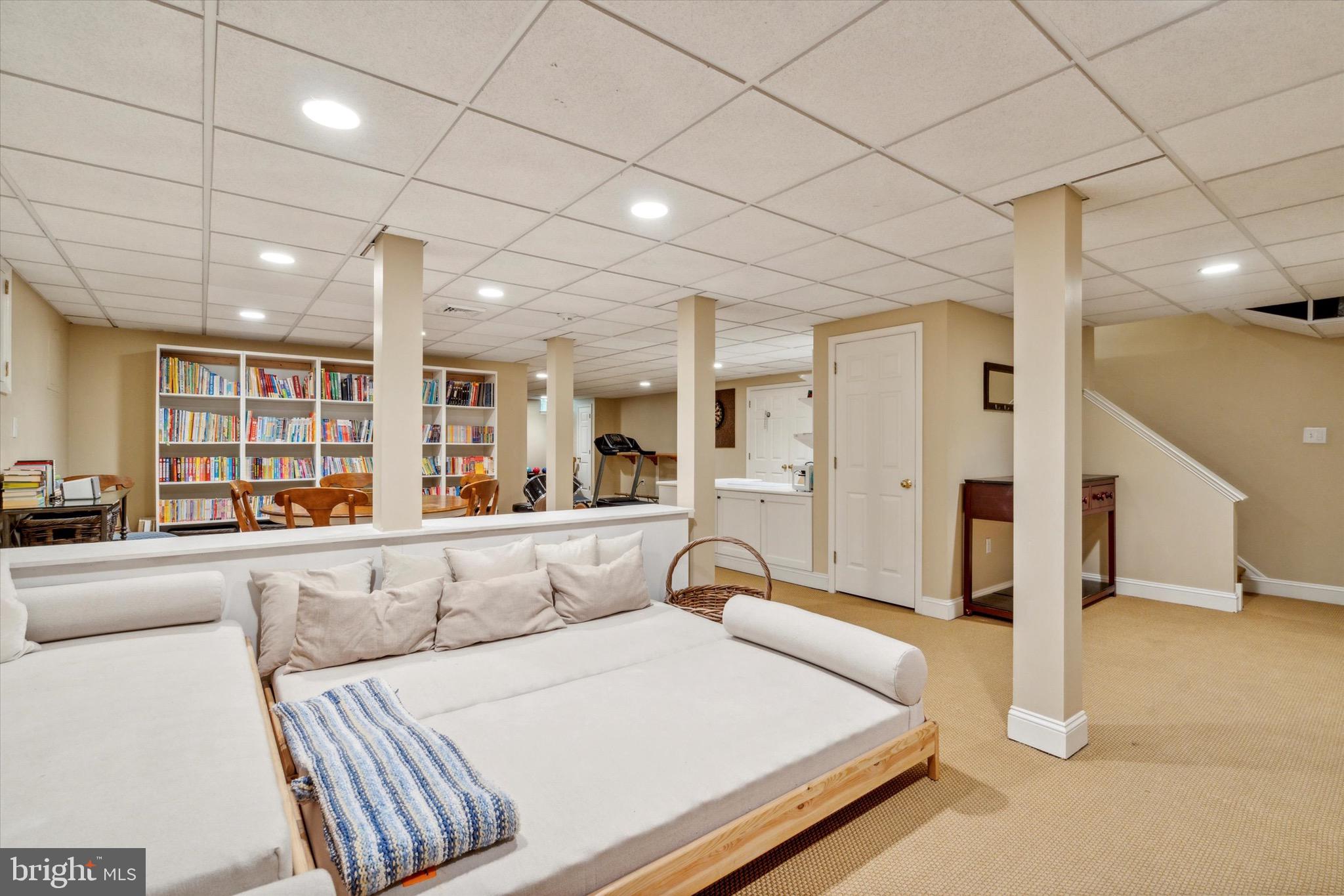 741 Hunt Ln