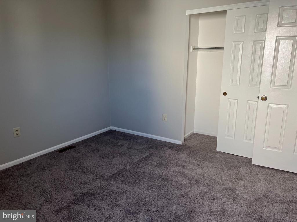 925 van Sant Ln