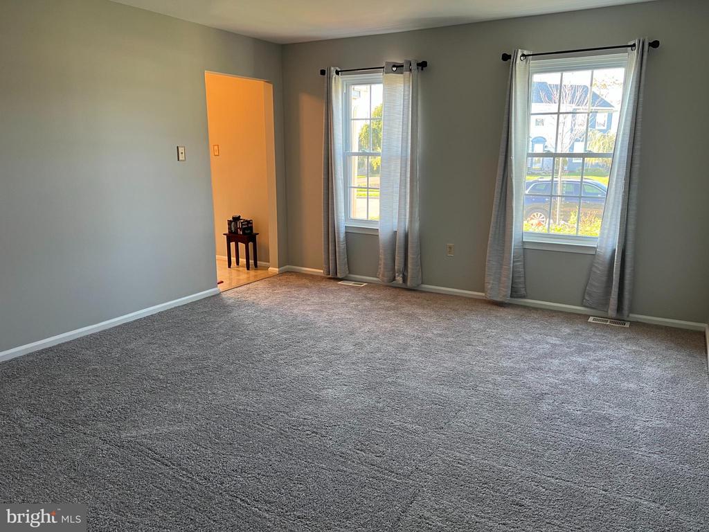 925 van Sant Ln