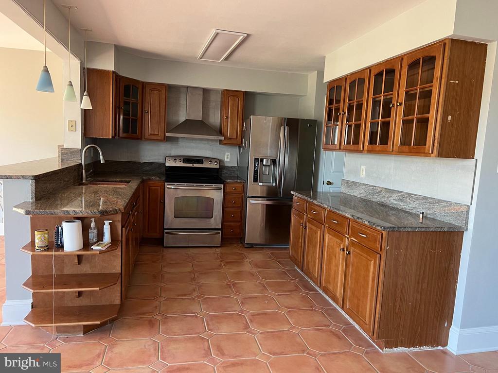 925 van Sant Ln