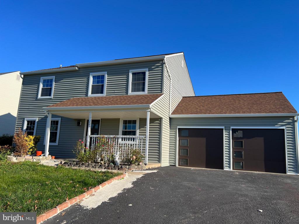 925 van Sant Ln