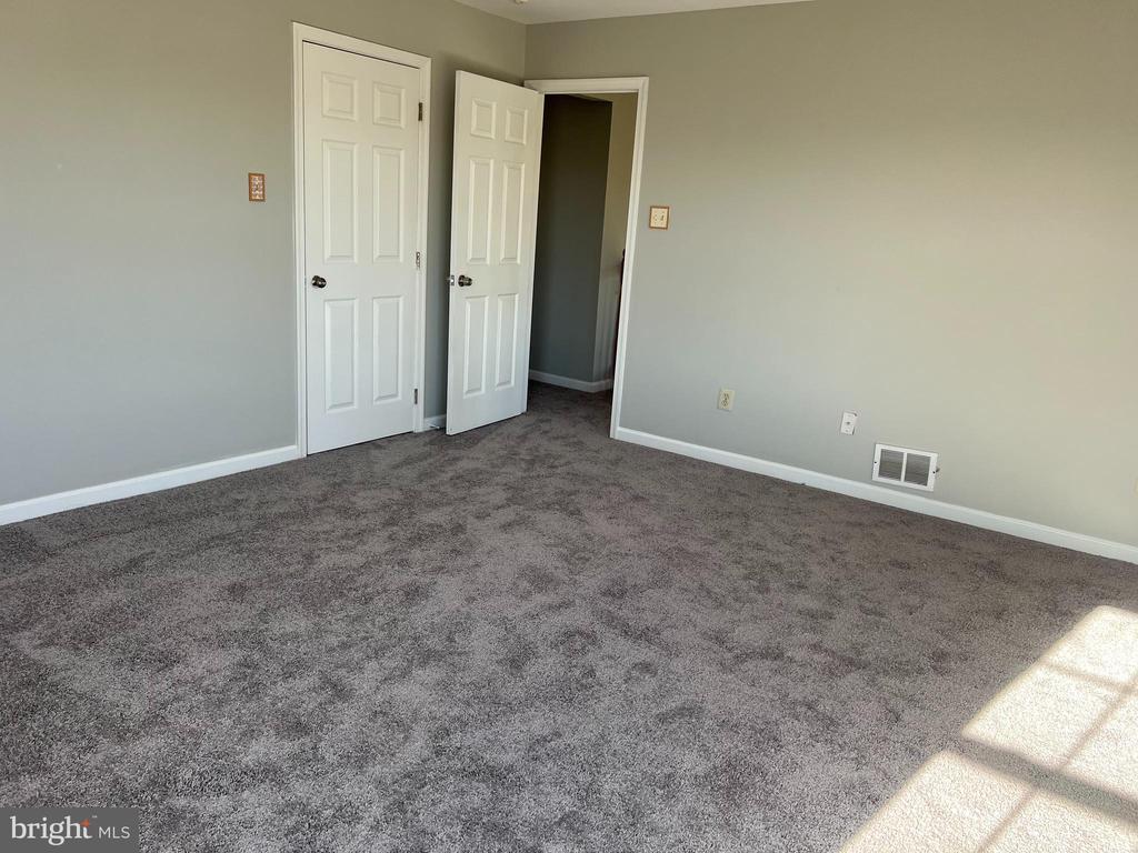 925 van Sant Ln