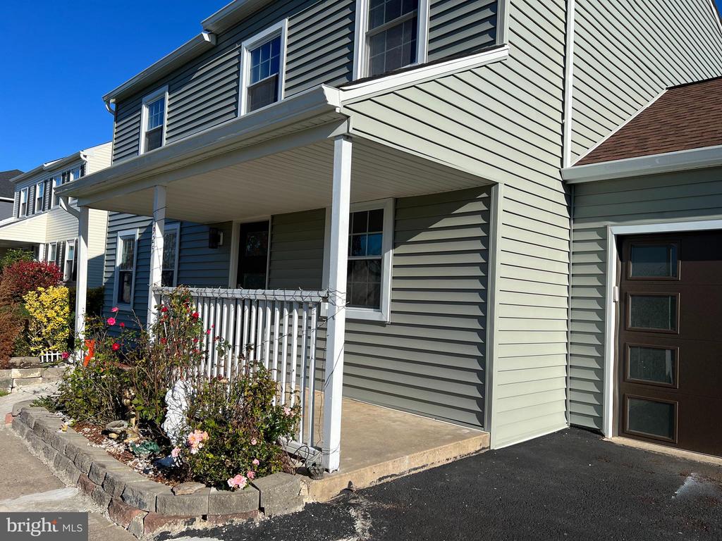 925 van Sant Ln