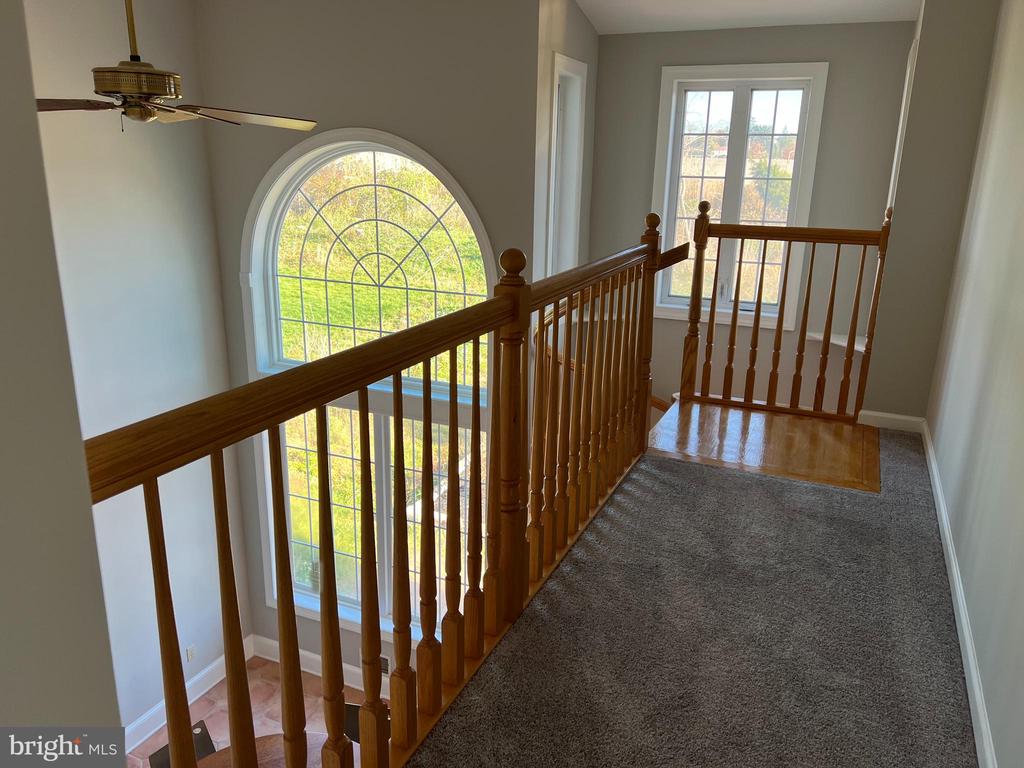 925 van Sant Ln