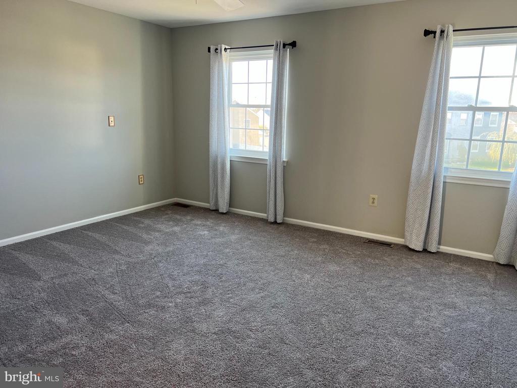 925 van Sant Ln