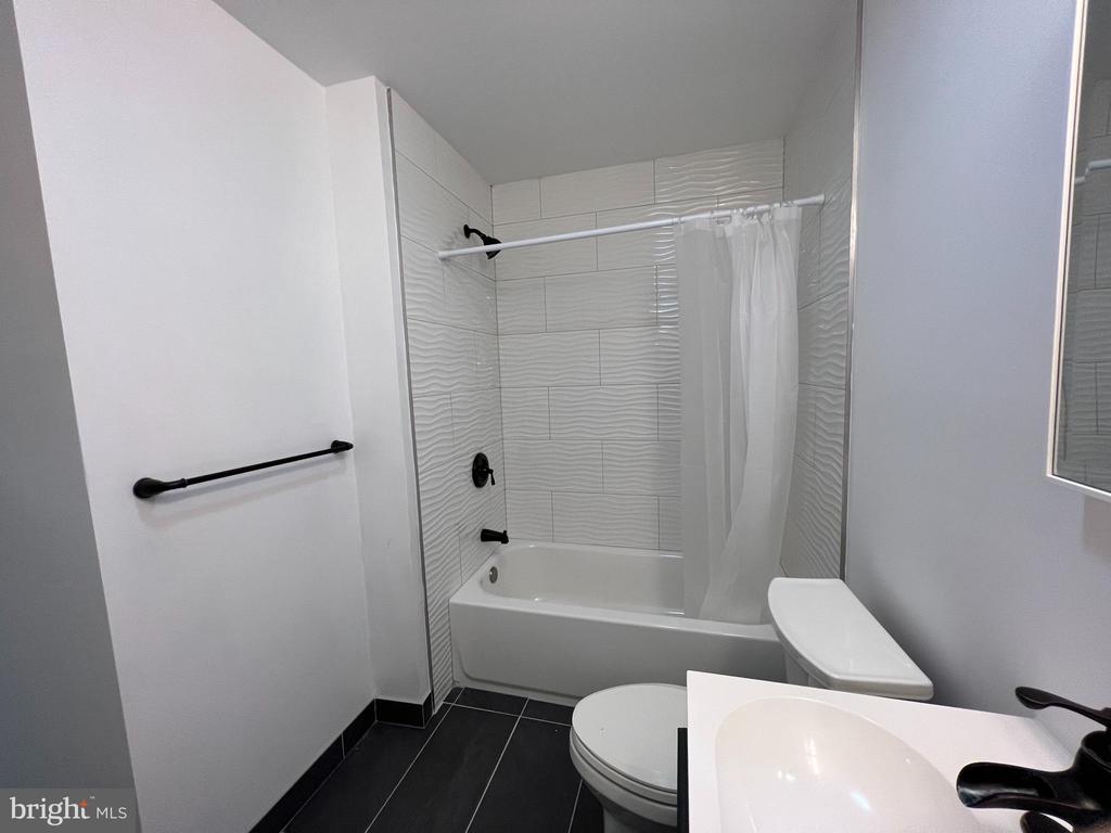 925 van Sant Ln