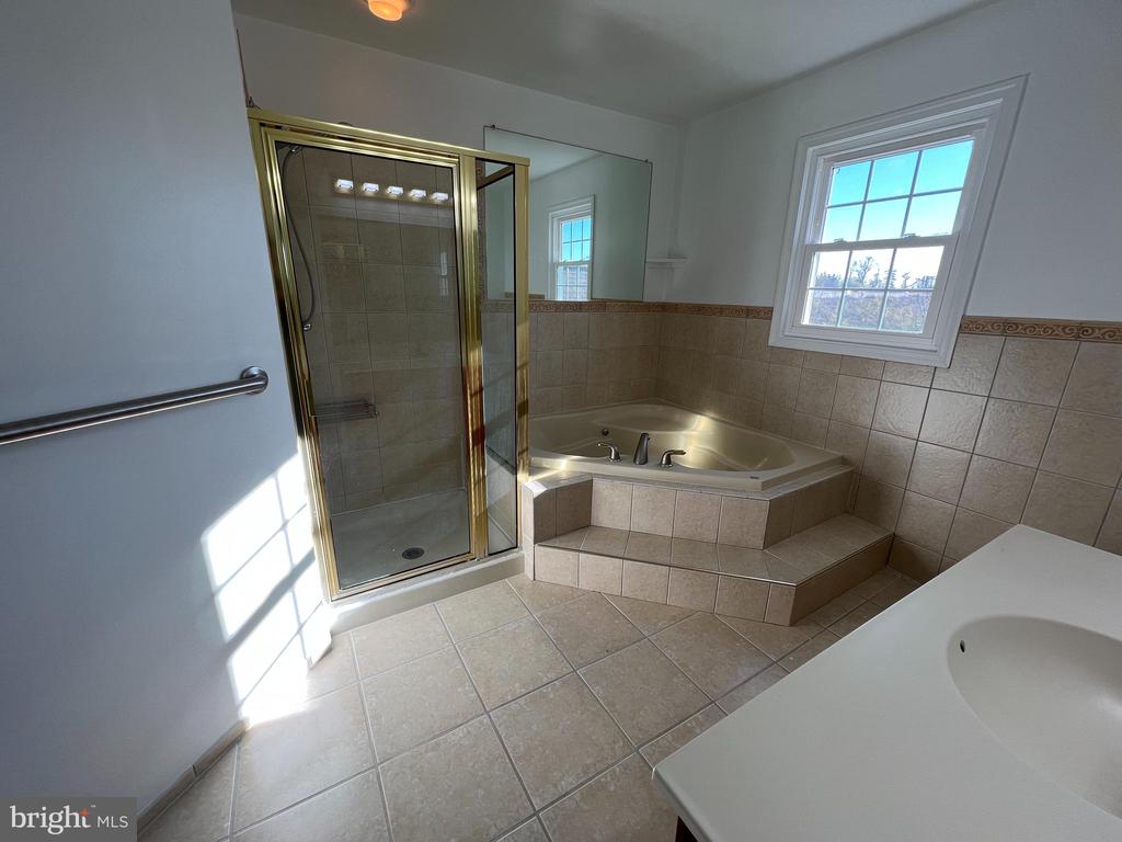 925 van Sant Ln