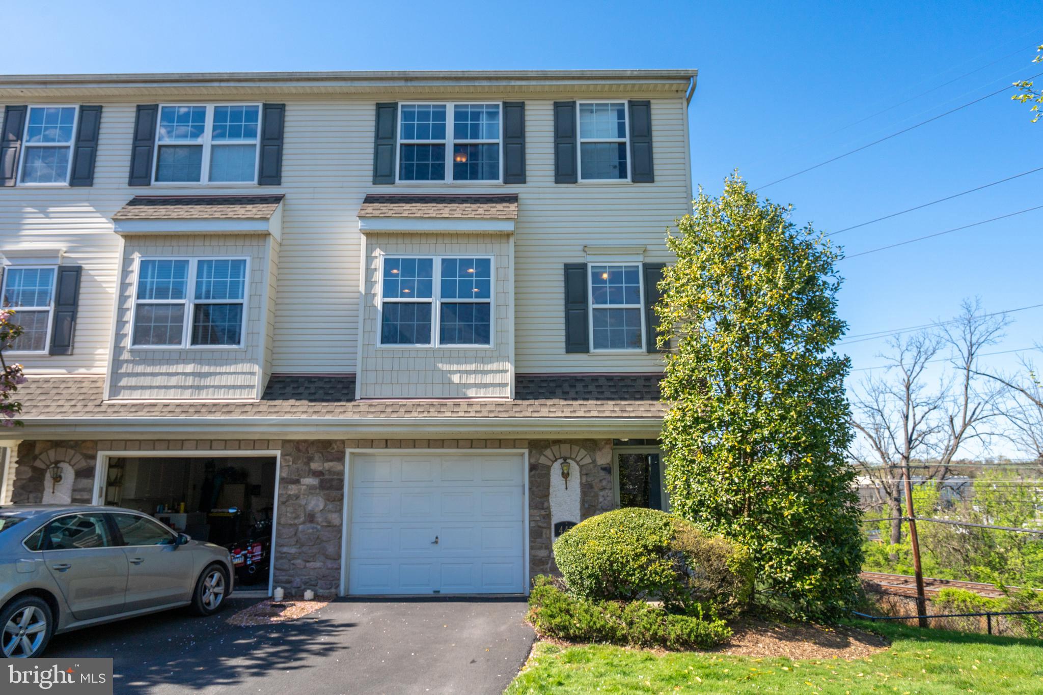 443 Fort Hill