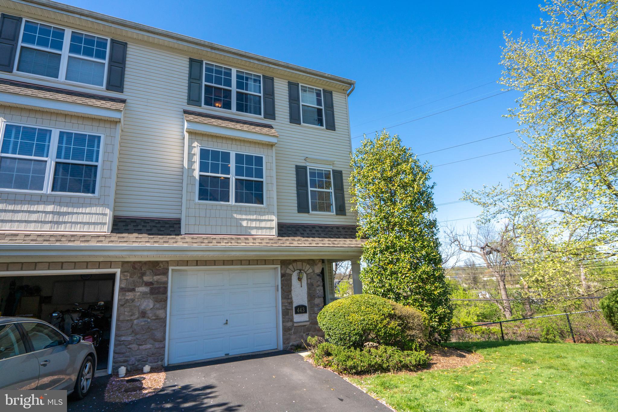 443 Fort Hill