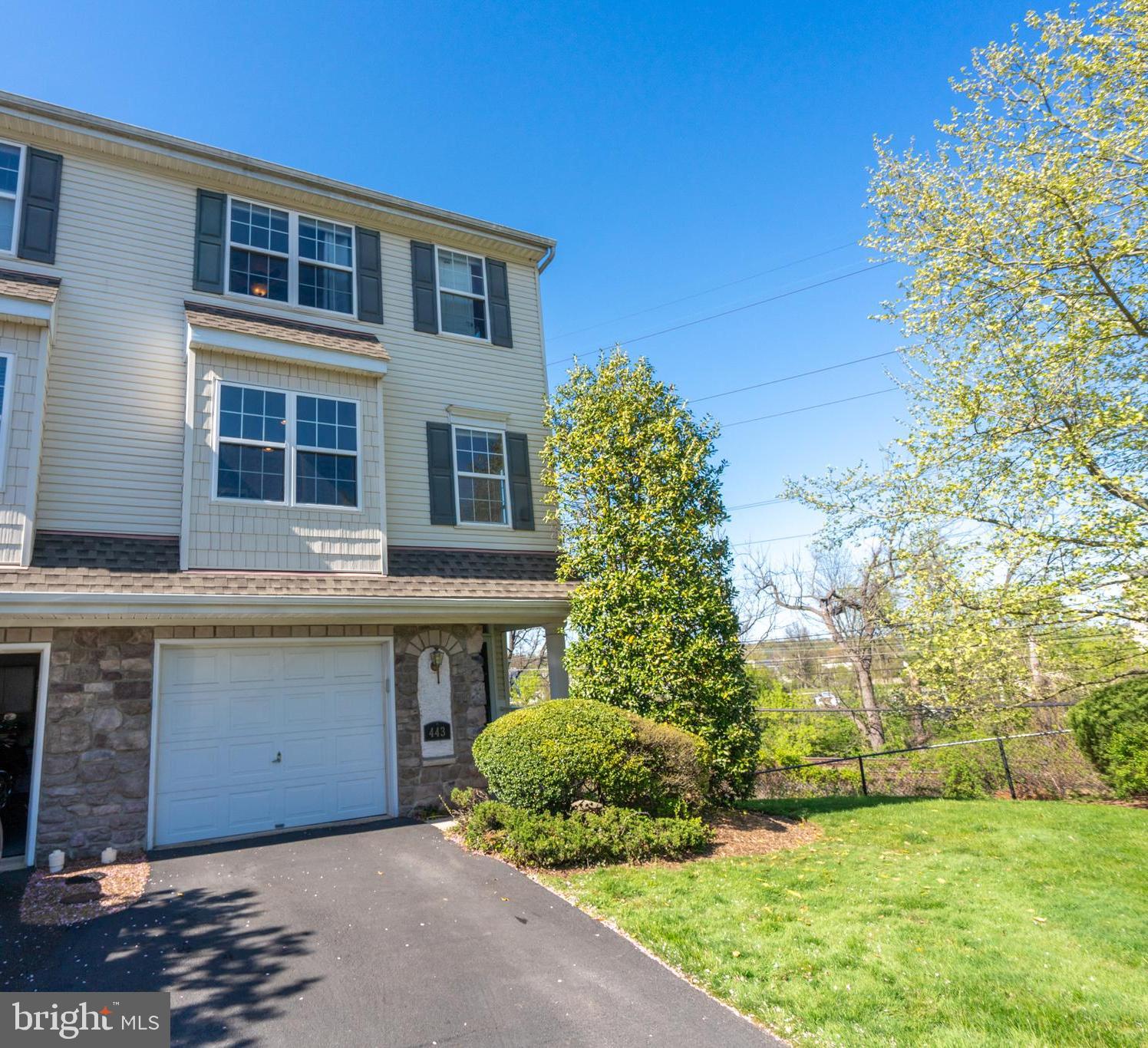 443 Fort Hill
