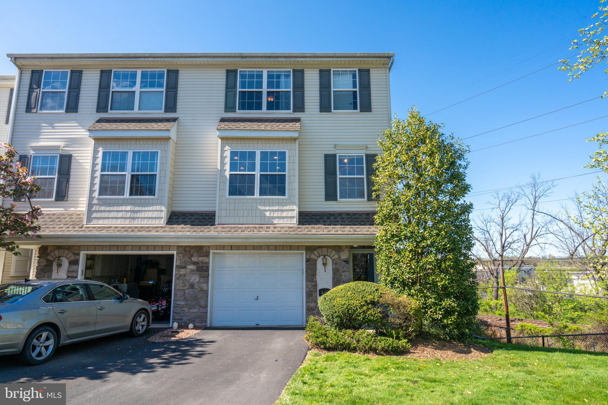 443 Fort Hill