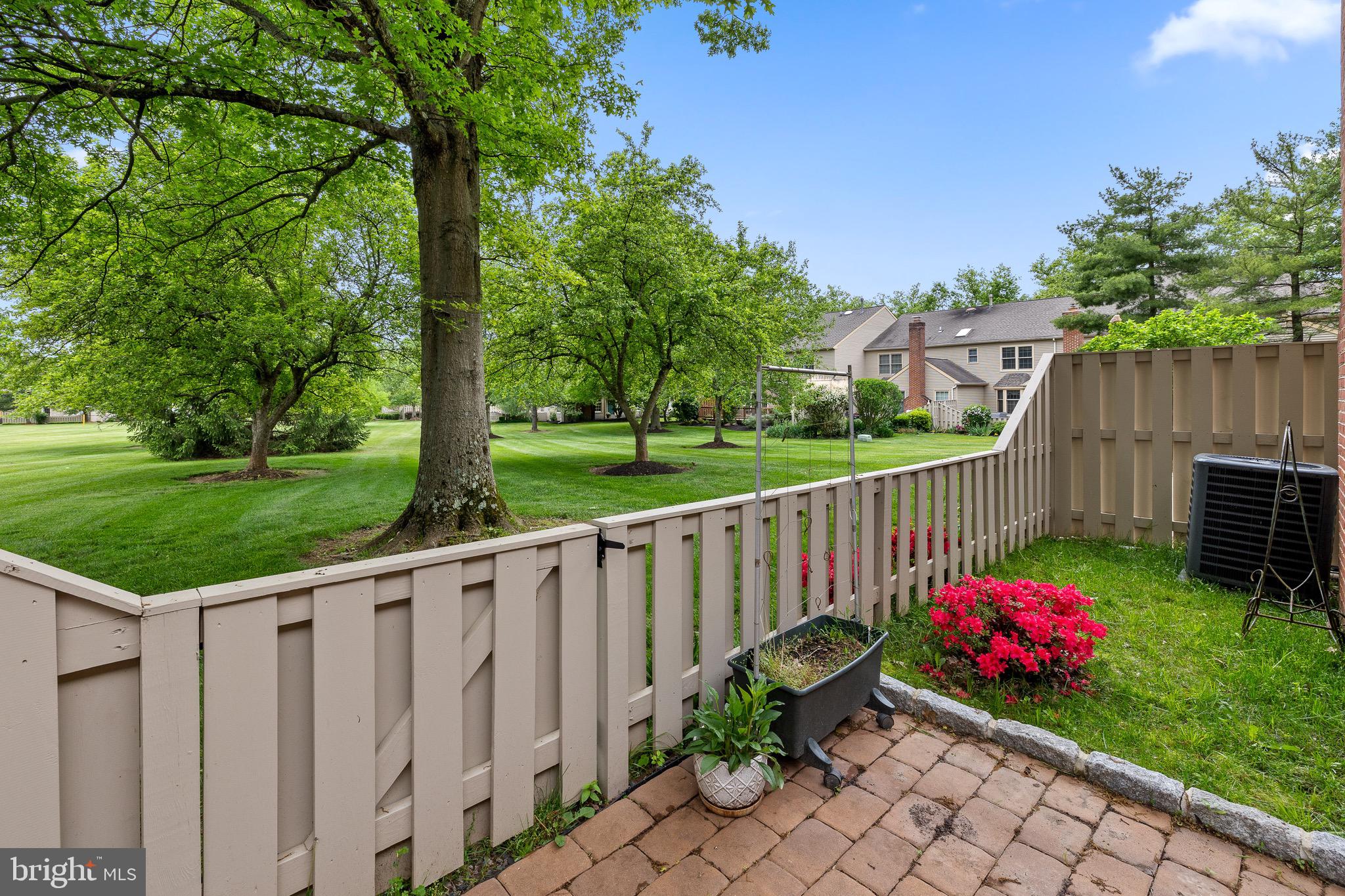 206 Bridle Ln