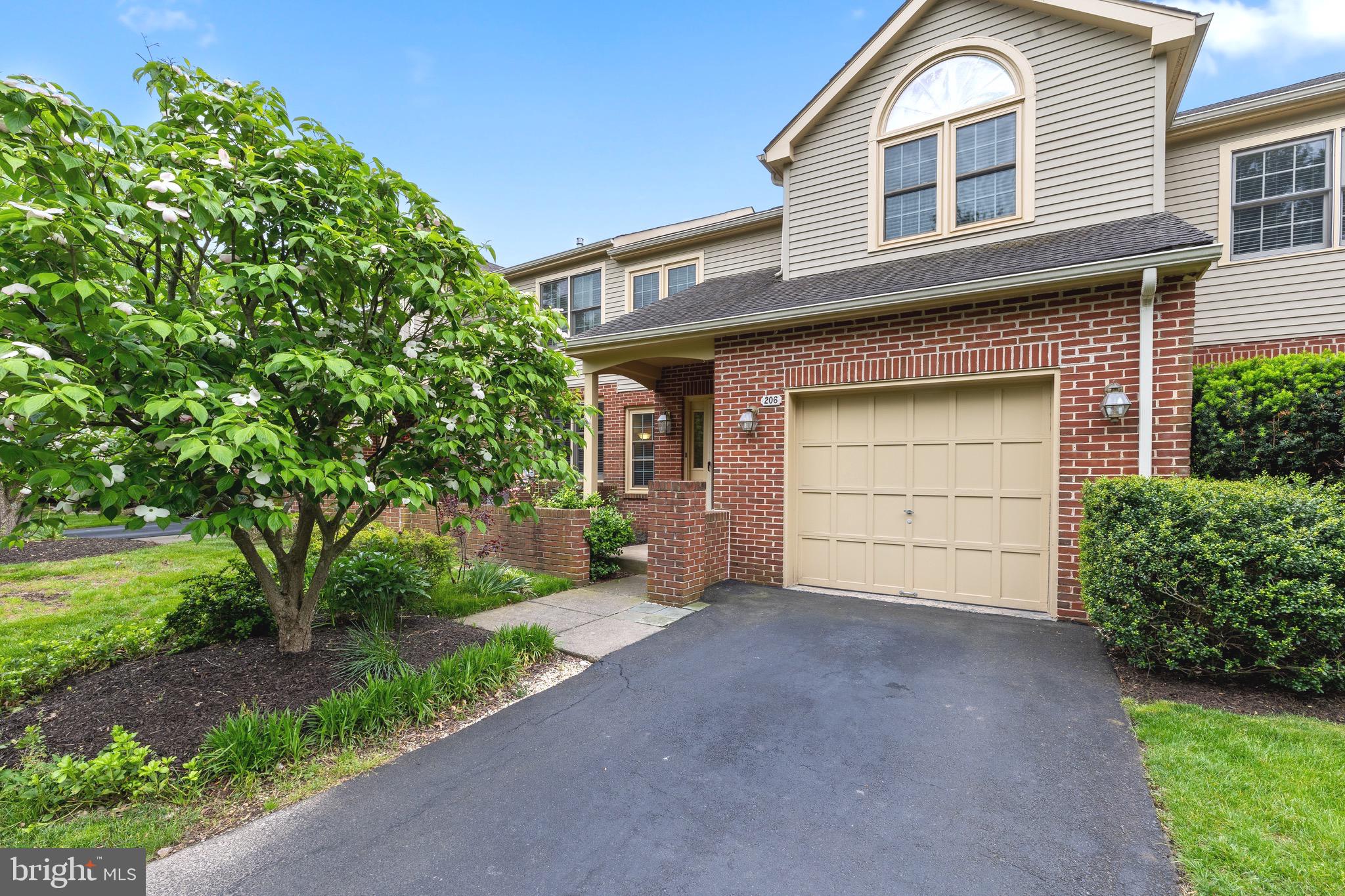 206 Bridle Ln