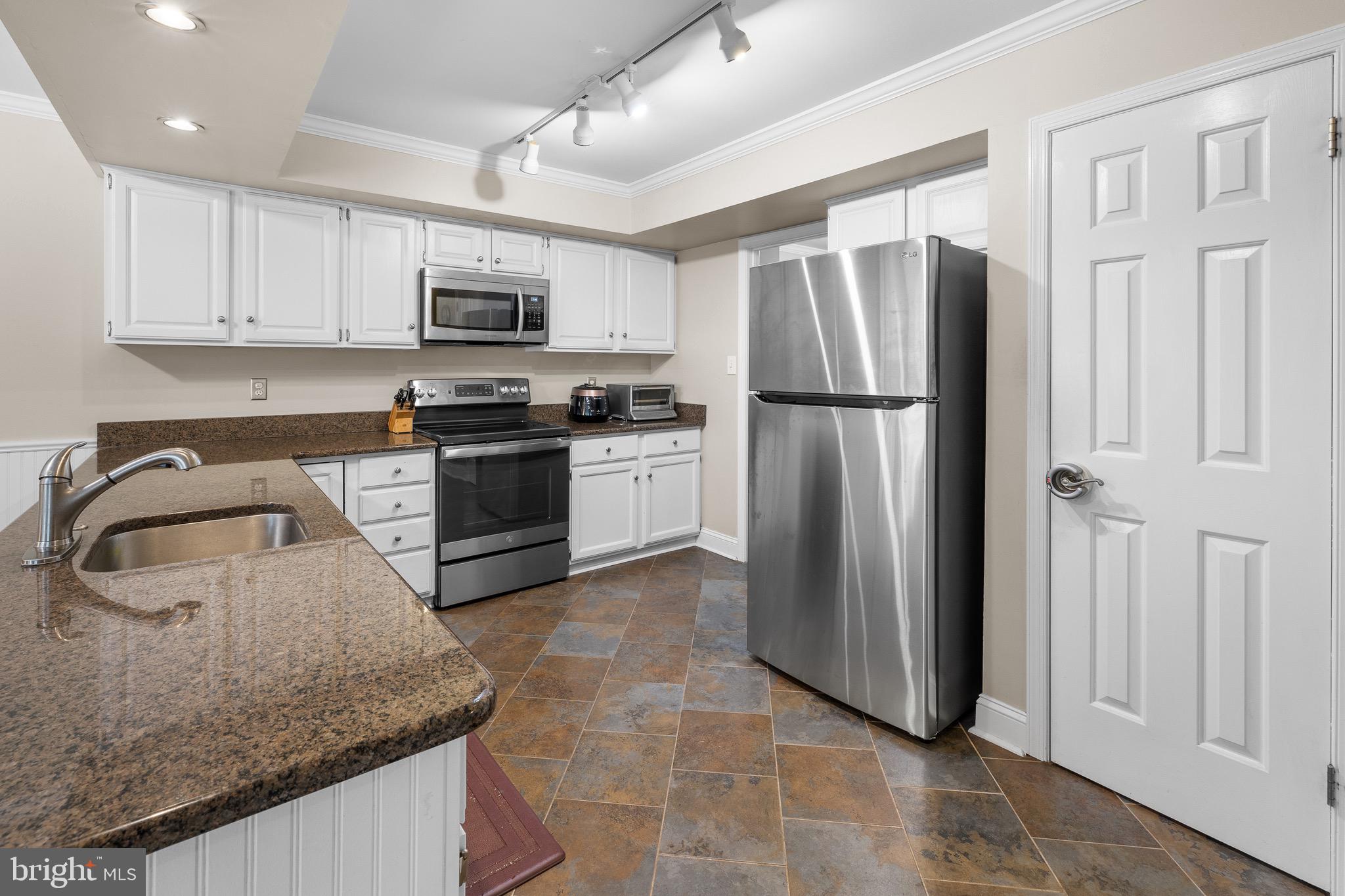 206 Bridle Ln