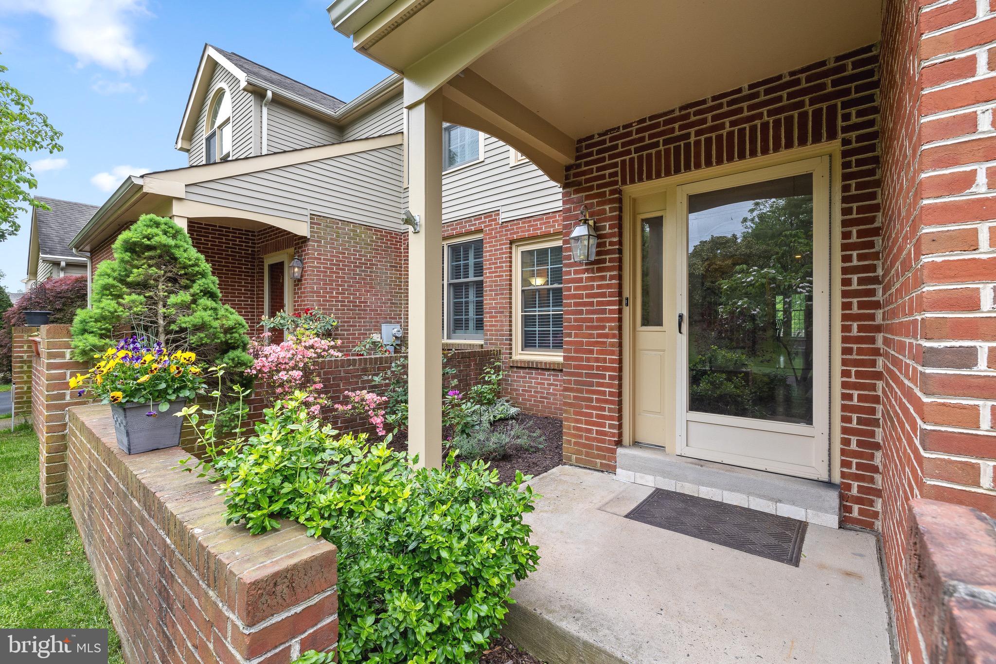 206 Bridle Ln