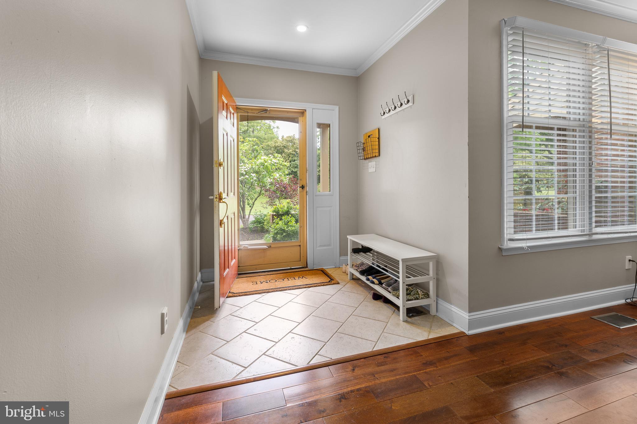 206 Bridle Ln