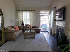 100 Caldwell Ct