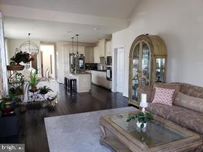 100 Caldwell Ct