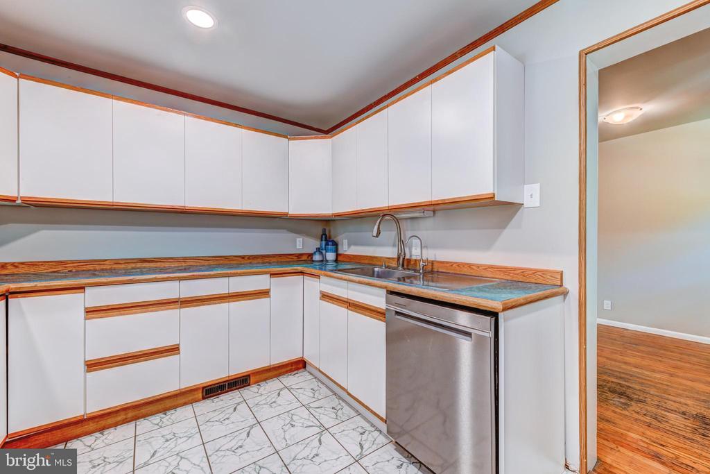 305 Preston Rd