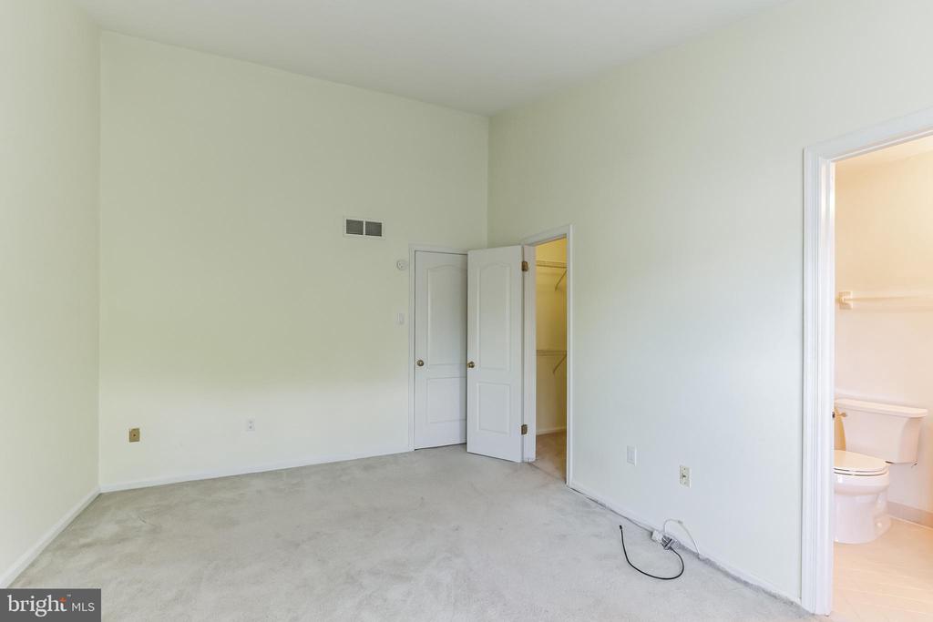 7102 UNION CT