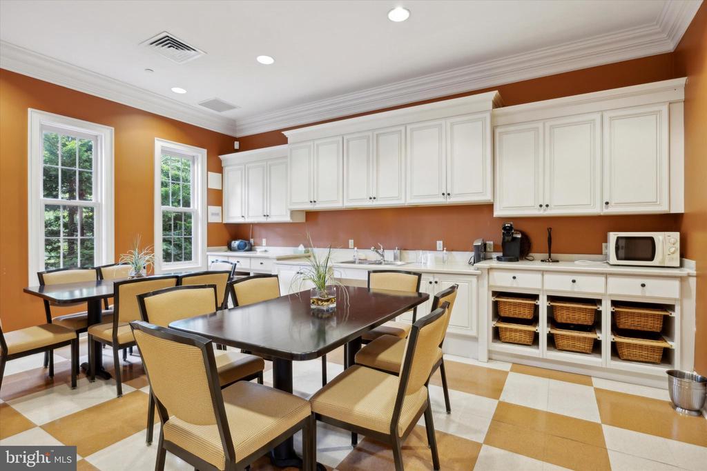 104 W Kennedy Rd #194