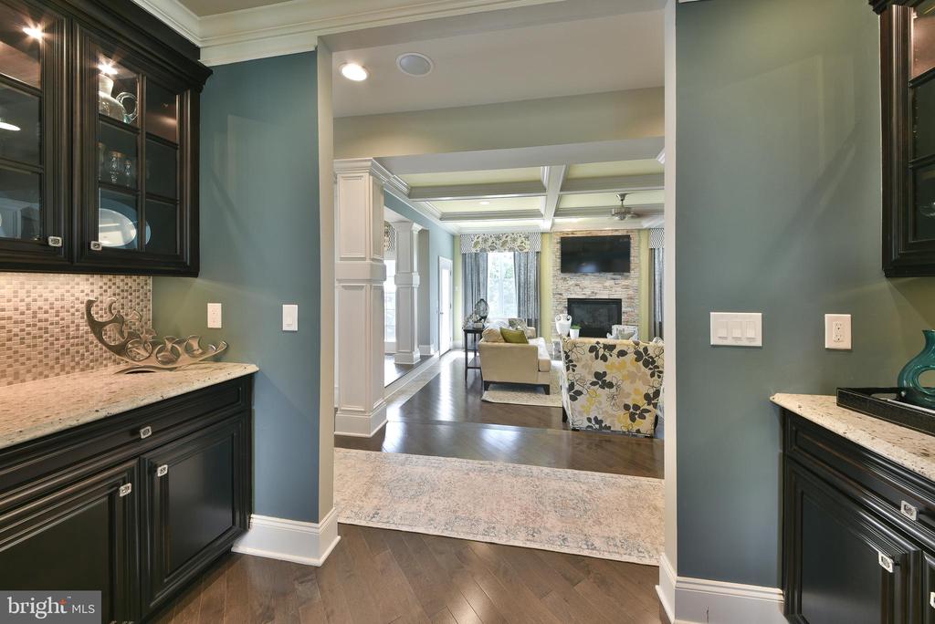 472 Barrington St