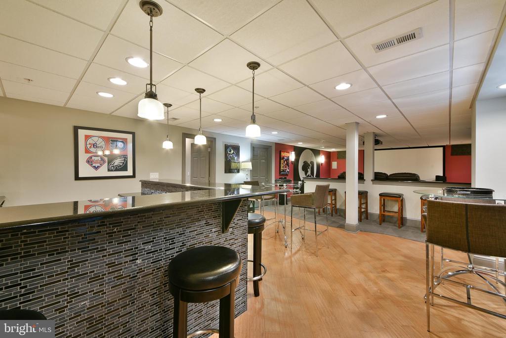 472 Barrington St