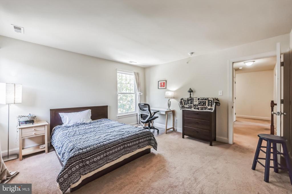 424 Stuart Ln