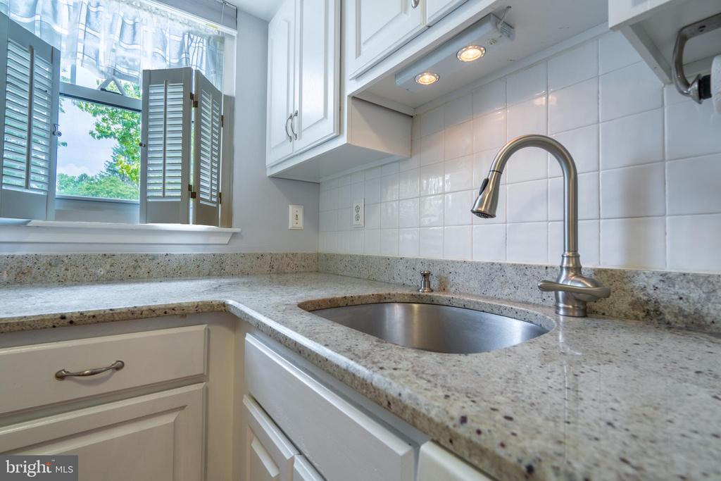 8 Bromley Dr