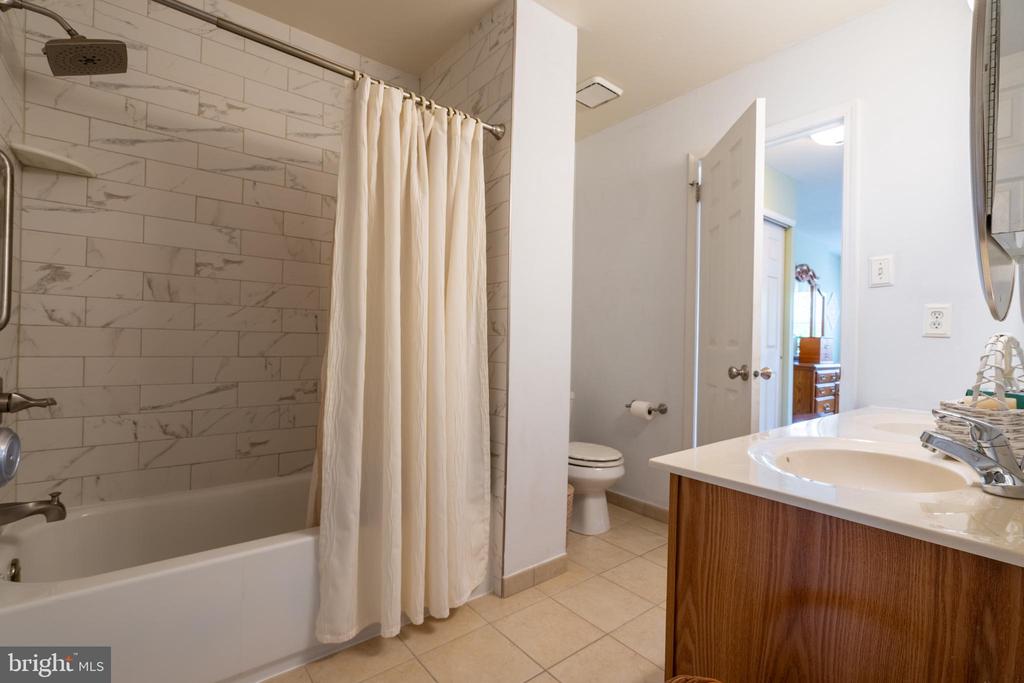 8 Bromley Dr