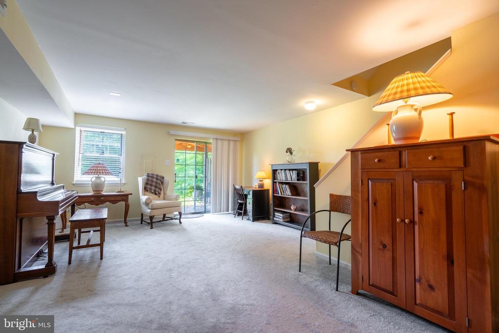 8 Bromley Dr